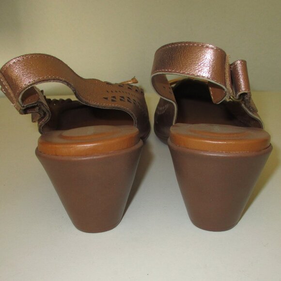 Easy Spirit Womens Bronze Laser-cut Leather Slingback w/2.5" Heel NWOB - 9.5M - Picture 8 of 9